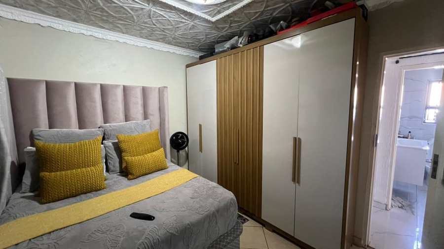 6 Bedroom Property for Sale in Crystal Park Gauteng