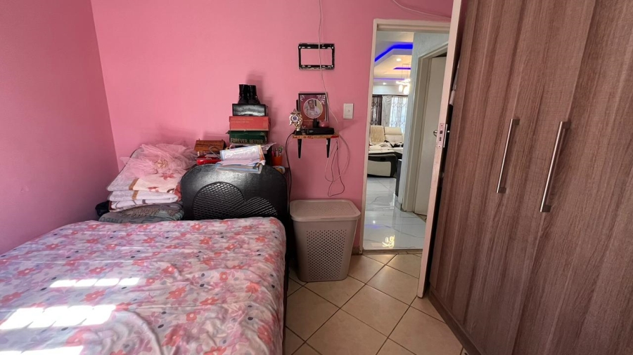 6 Bedroom Property for Sale in Crystal Park Gauteng