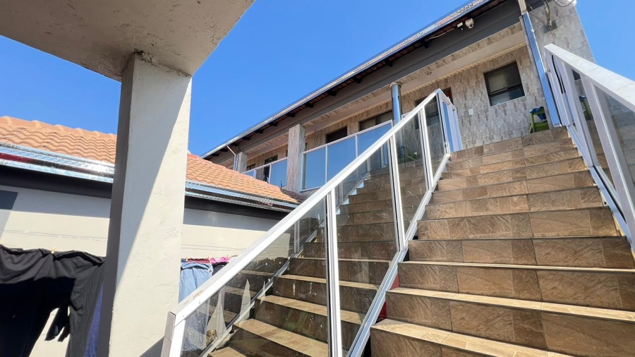 6 Bedroom Property for Sale in Crystal Park Gauteng