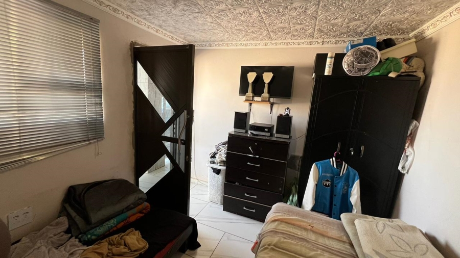 6 Bedroom Property for Sale in Crystal Park Gauteng