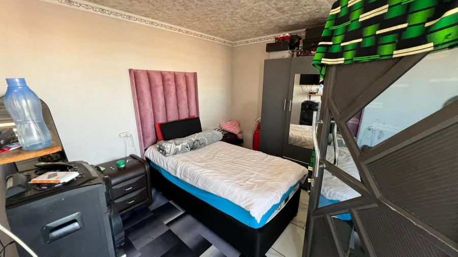 6 Bedroom Property for Sale in Crystal Park Gauteng