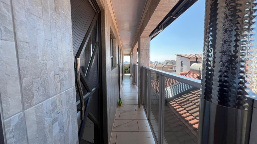 6 Bedroom Property for Sale in Crystal Park Gauteng