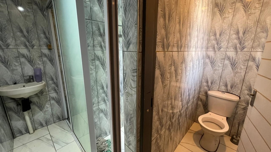 6 Bedroom Property for Sale in Crystal Park Gauteng