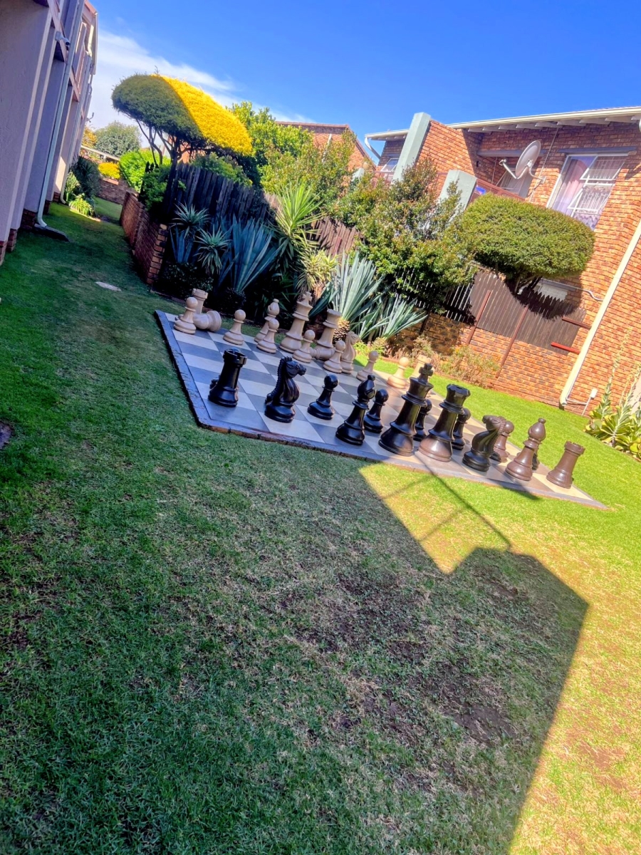 2 Bedroom Property for Sale in Ravenswood Gauteng