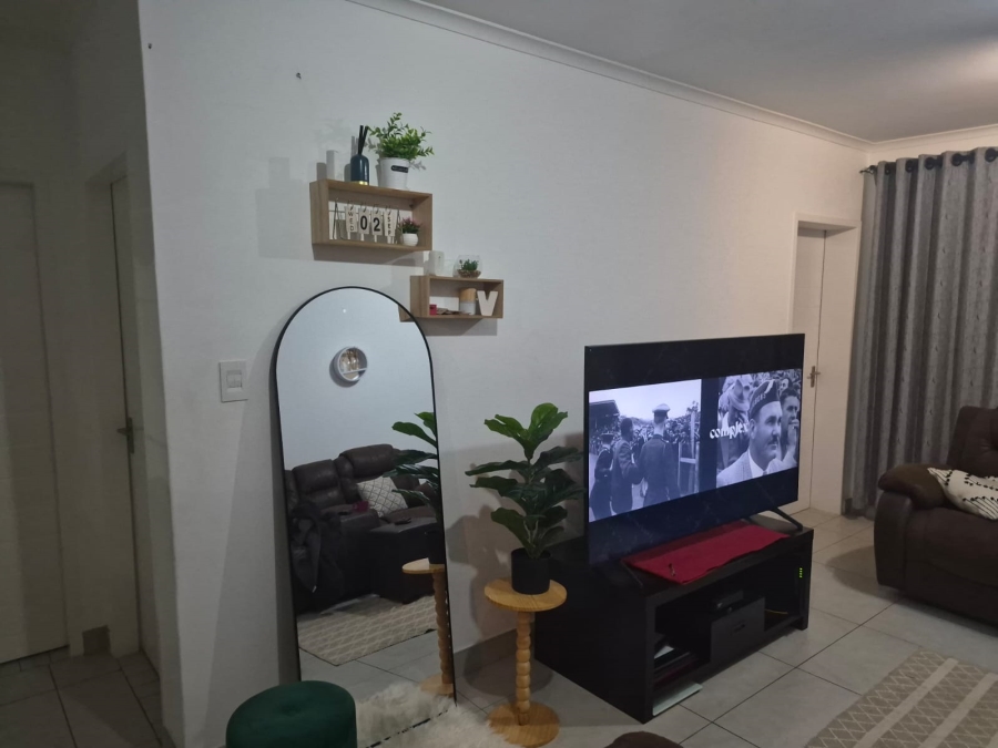 To Let 2 Bedroom Property for Rent in Glen Marais Gauteng