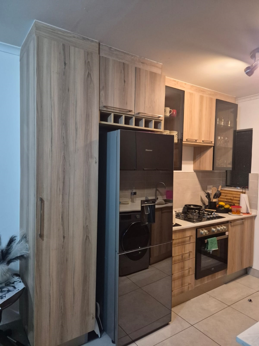 To Let 2 Bedroom Property for Rent in Glen Marais Gauteng