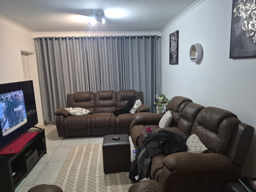 To Let 2 Bedroom Property for Rent in Glen Marais Gauteng