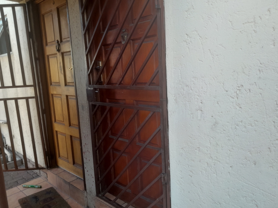 To Let 2 Bedroom Property for Rent in Meredale Gauteng