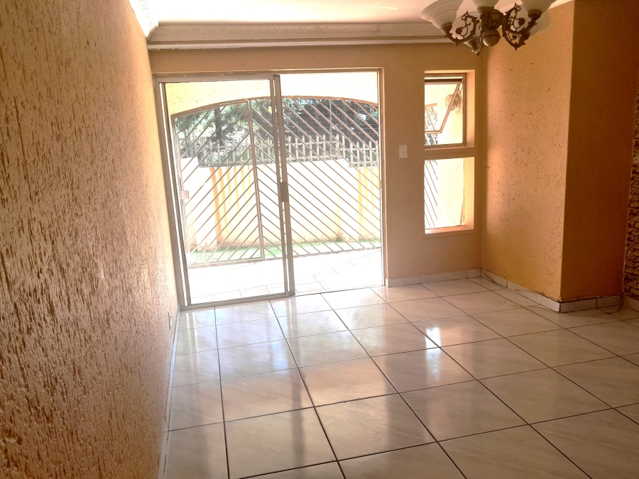 To Let 2 Bedroom Property for Rent in Meredale Gauteng