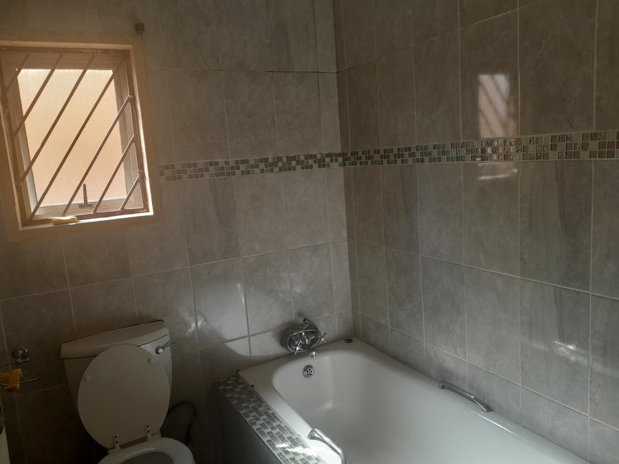 To Let 2 Bedroom Property for Rent in Meredale Gauteng