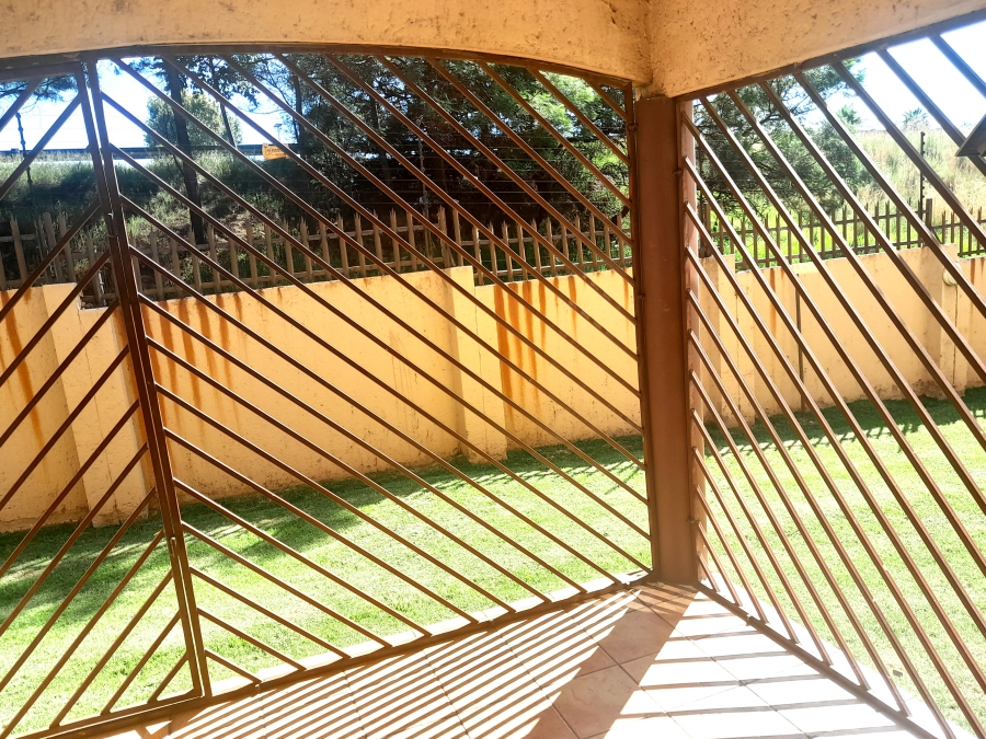 To Let 2 Bedroom Property for Rent in Meredale Gauteng