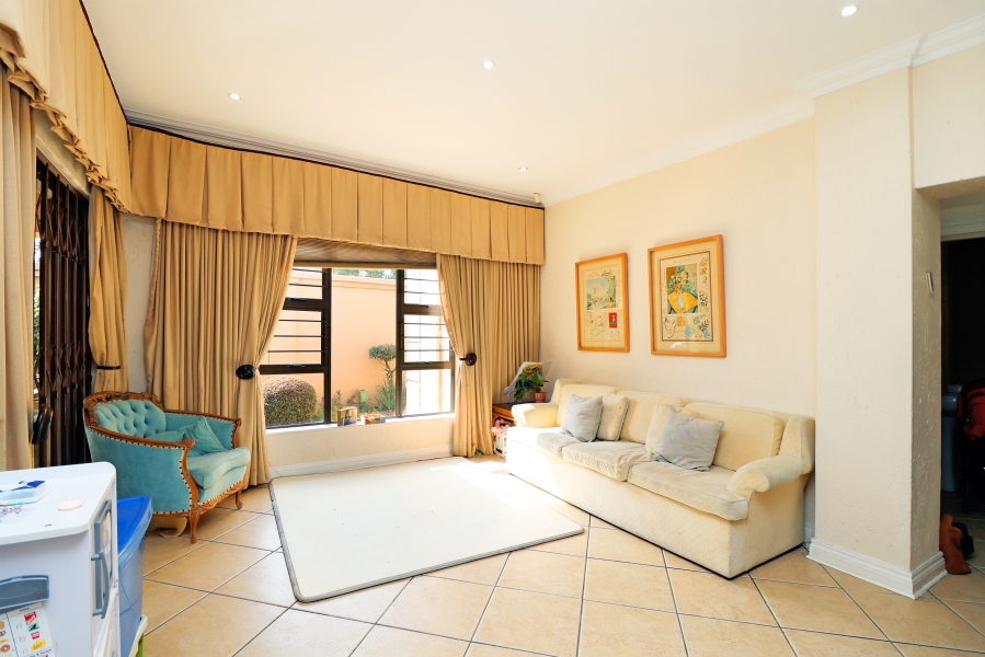 To Let 3 Bedroom Property for Rent in Waverley Gauteng