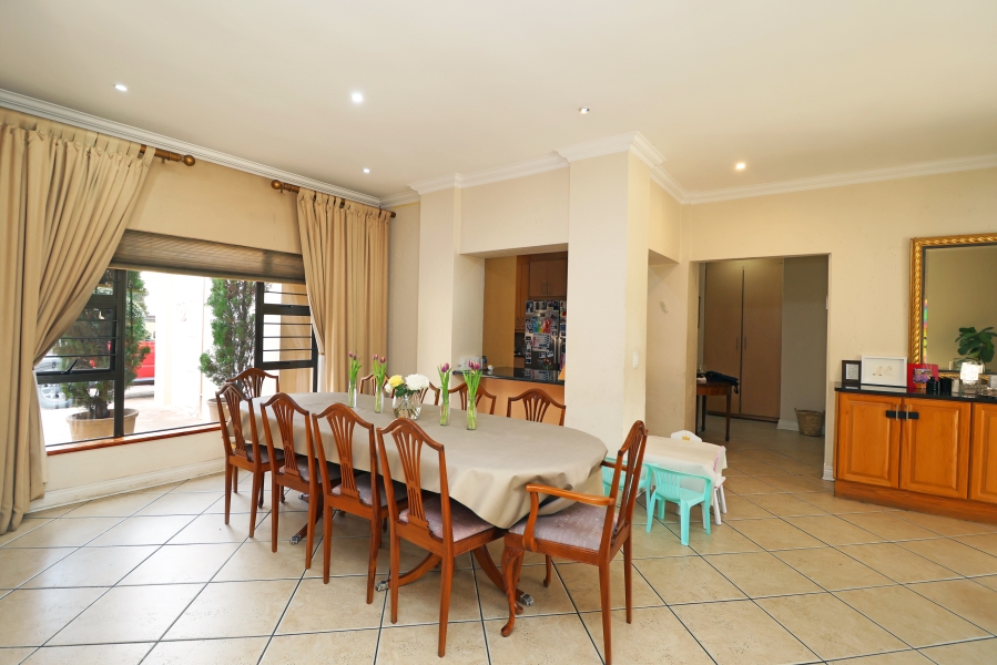 To Let 3 Bedroom Property for Rent in Waverley Gauteng