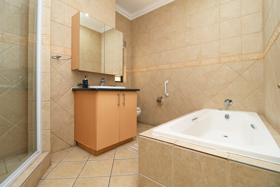 To Let 3 Bedroom Property for Rent in Waverley Gauteng