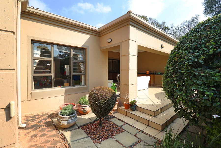 To Let 3 Bedroom Property for Rent in Waverley Gauteng