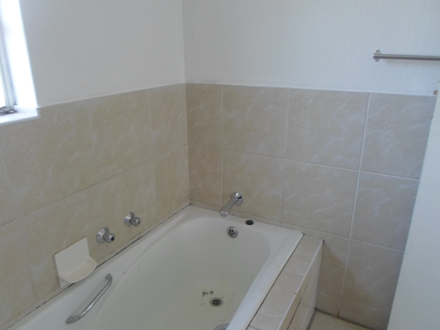To Let 3 Bedroom Property for Rent in Groblerpark Gauteng