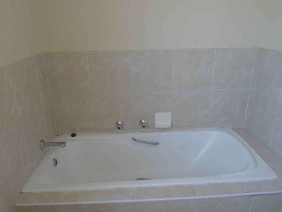 To Let 3 Bedroom Property for Rent in Groblerpark Gauteng