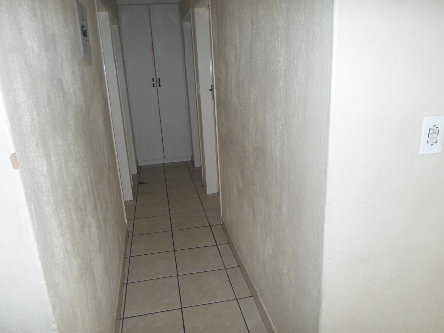 To Let 3 Bedroom Property for Rent in Groblerpark Gauteng