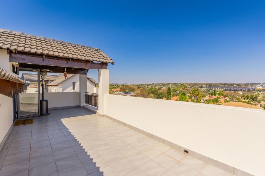 2 Bedroom Property for Sale in Dainfern Gauteng