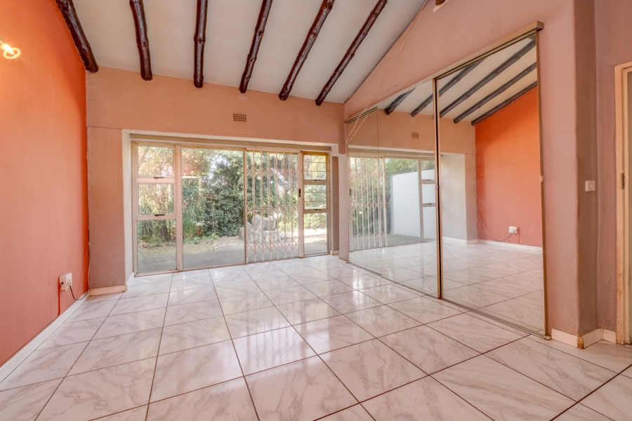 5 Bedroom Property for Sale in Weltevreden Park Gauteng