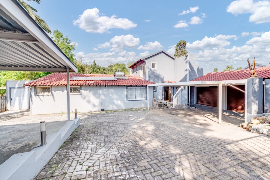 5 Bedroom Property for Sale in Weltevreden Park Gauteng