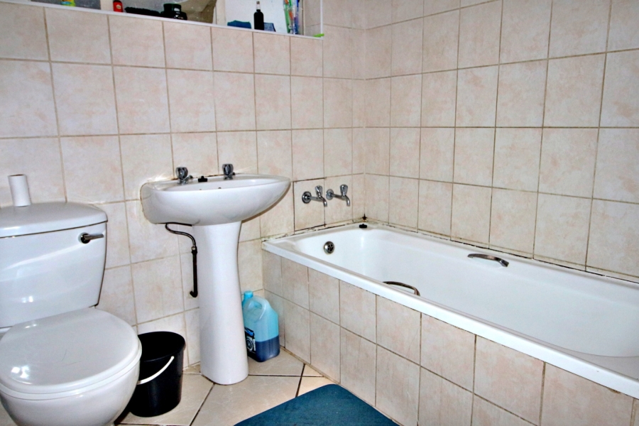 2 Bedroom Property for Sale in Edleen Gauteng