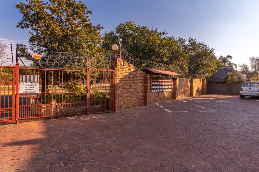 2 Bedroom Property for Sale in Dorandia Gauteng