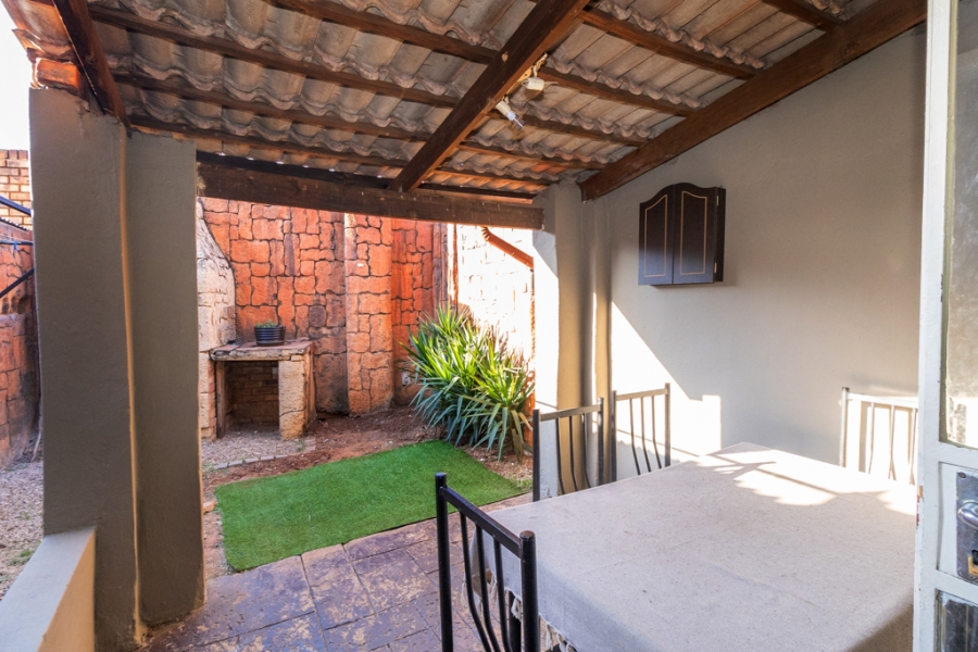 2 Bedroom Property for Sale in Dorandia Gauteng
