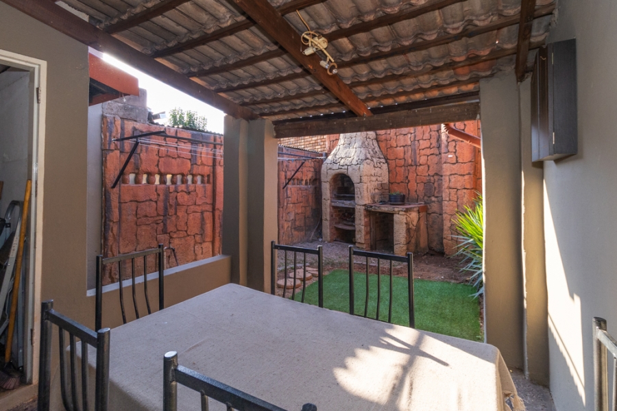 2 Bedroom Property for Sale in Dorandia Gauteng
