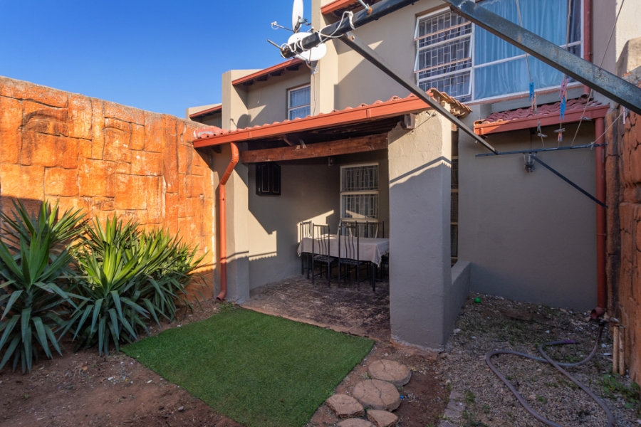 2 Bedroom Property for Sale in Dorandia Gauteng