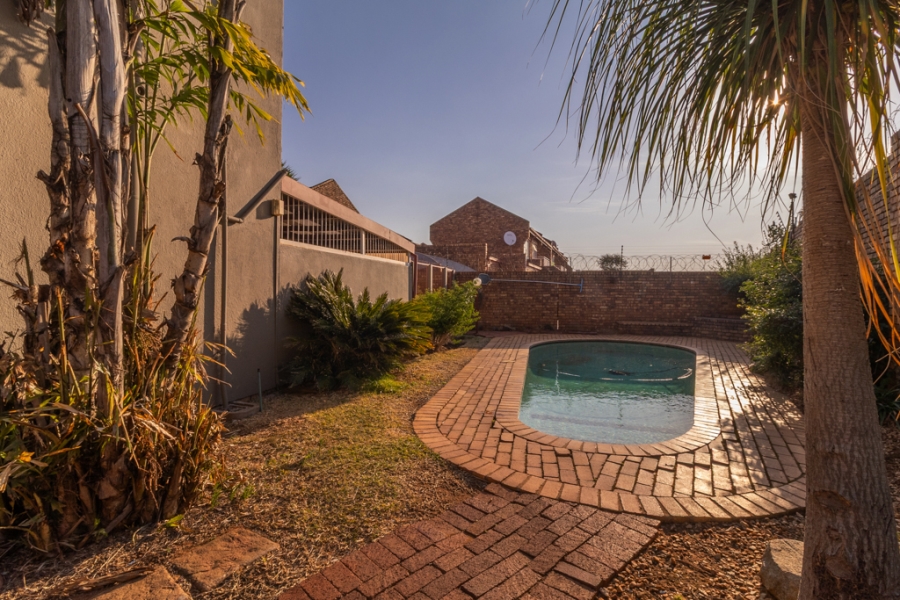 2 Bedroom Property for Sale in Dorandia Gauteng
