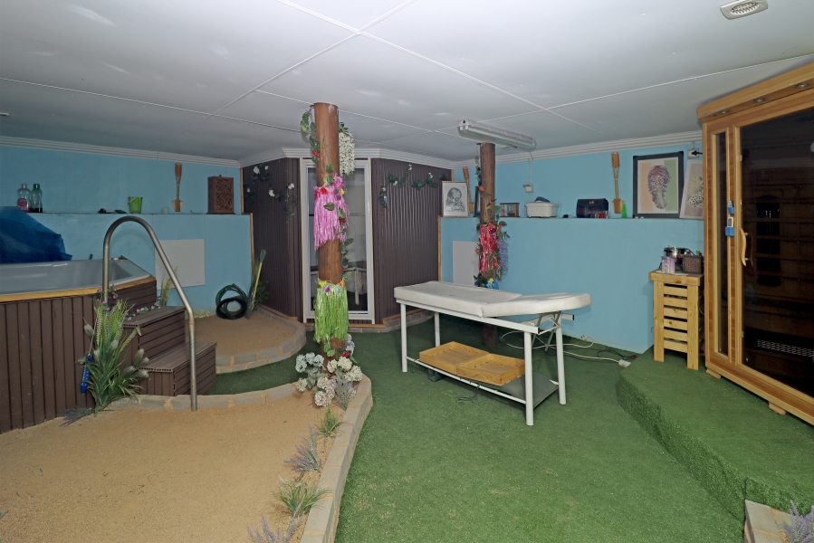 8 Bedroom Property for Sale in Mnandi Gauteng