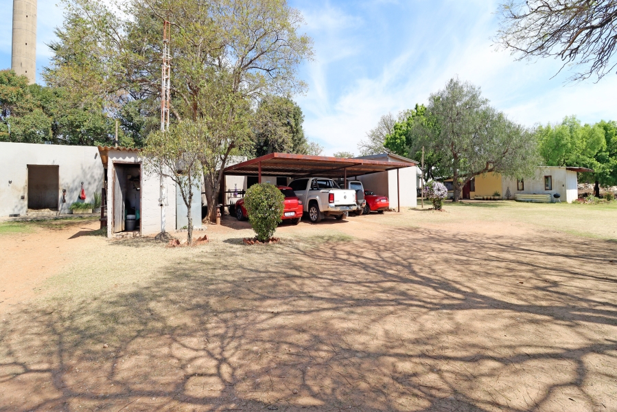 8 Bedroom Property for Sale in Mnandi Gauteng
