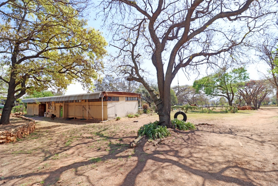 8 Bedroom Property for Sale in Mnandi Gauteng