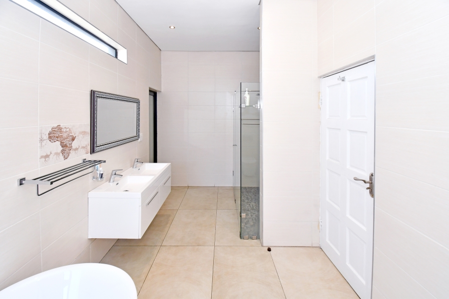 4 Bedroom Property for Sale in Waterfall Country Village Gauteng