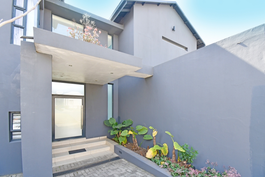 4 Bedroom Property for Sale in Waterfall Country Village Gauteng