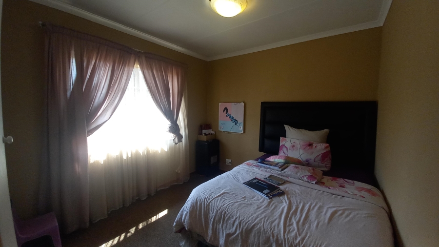To Let 3 Bedroom Property for Rent in Florentia Gauteng