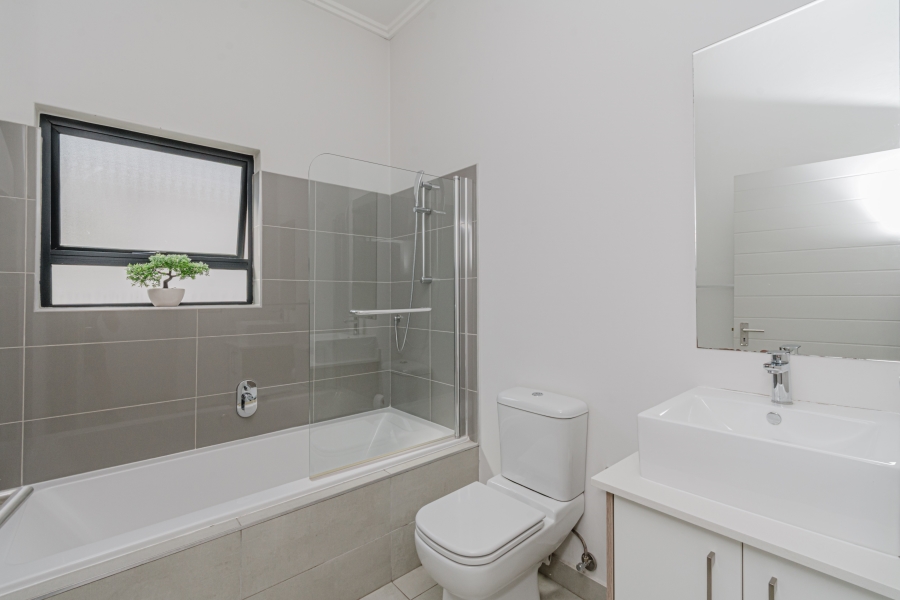 2 Bedroom Property for Sale in Broadacres Gauteng
