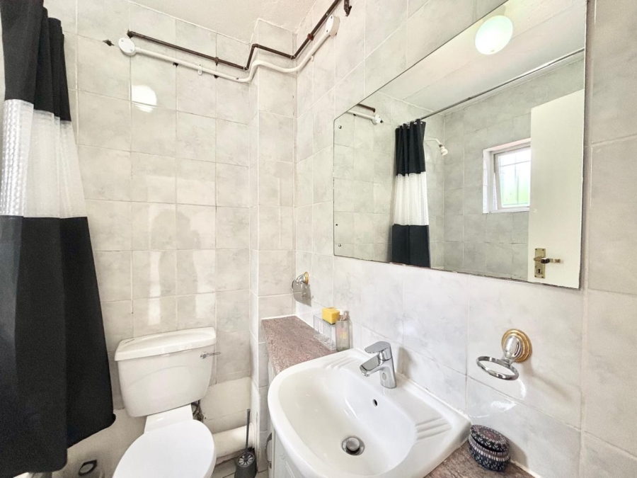 To Let 1 Bedroom Property for Rent in Sandown Gauteng
