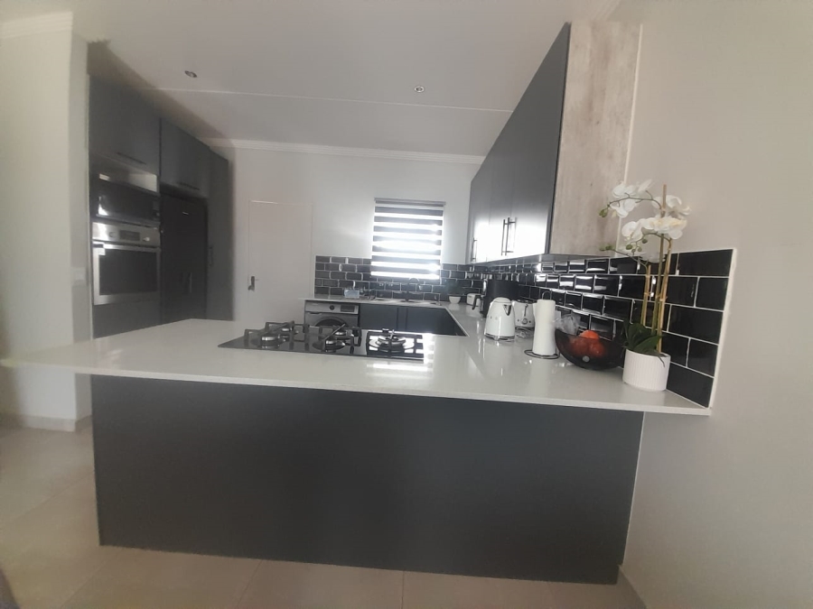To Let 2 Bedroom Property for Rent in Bryanston Gauteng