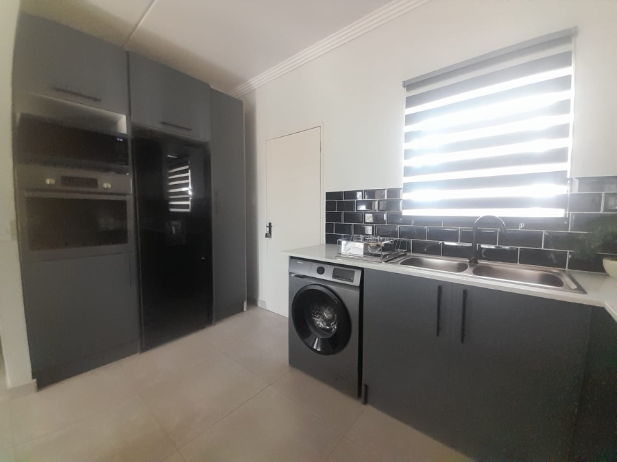 To Let 2 Bedroom Property for Rent in Bryanston Gauteng