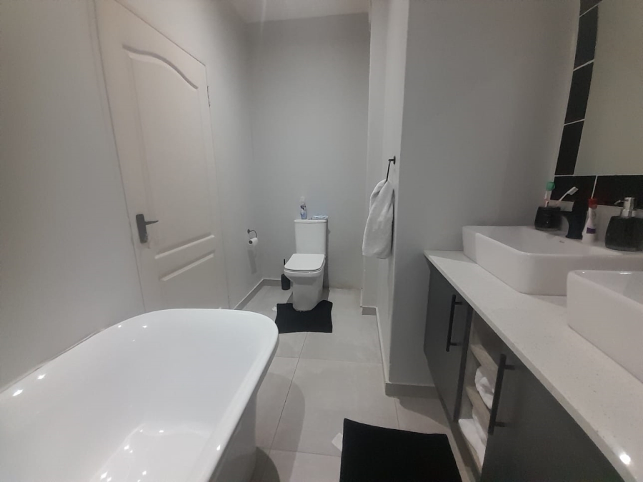 To Let 2 Bedroom Property for Rent in Bryanston Gauteng