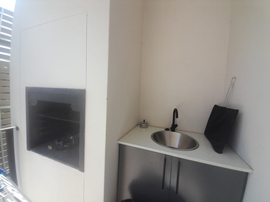 To Let 2 Bedroom Property for Rent in Bryanston Gauteng