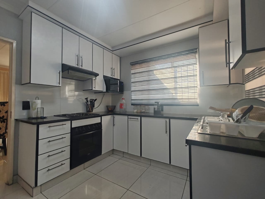 3 Bedroom Property for Sale in Bakerton Gauteng