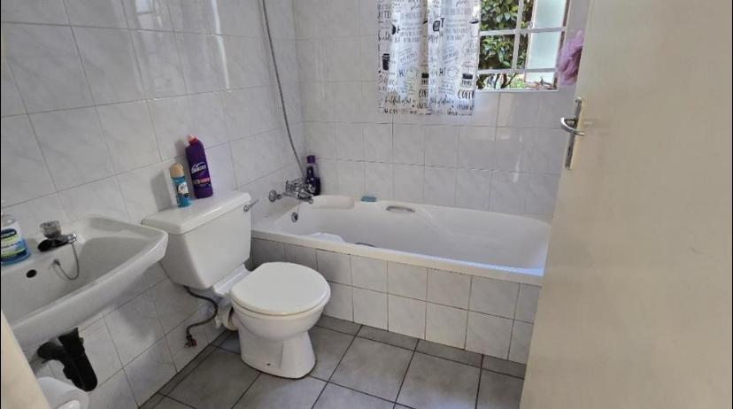 2 Bedroom Property for Sale in Goedeburg Gauteng