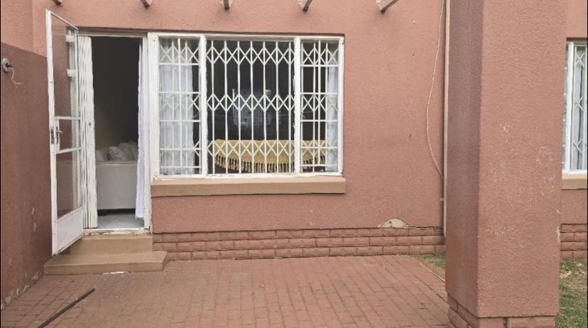 2 Bedroom Property for Sale in Goedeburg Gauteng