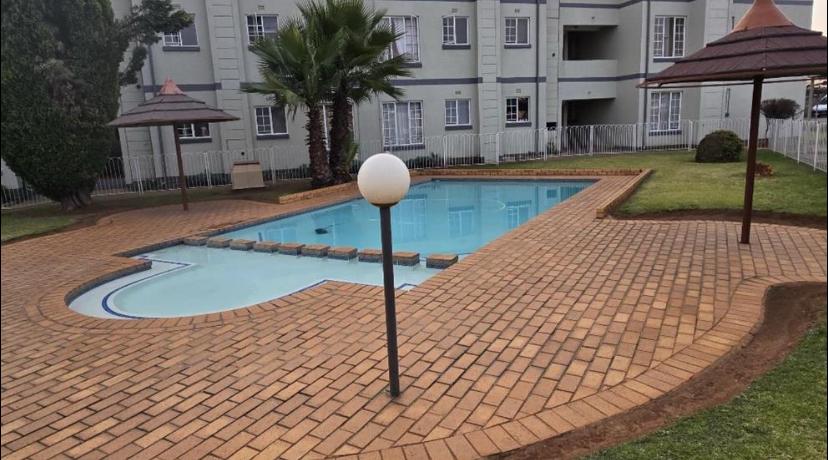 2 Bedroom Property for Sale in Goedeburg Gauteng