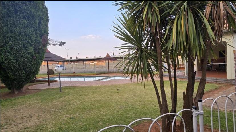 2 Bedroom Property for Sale in Goedeburg Gauteng