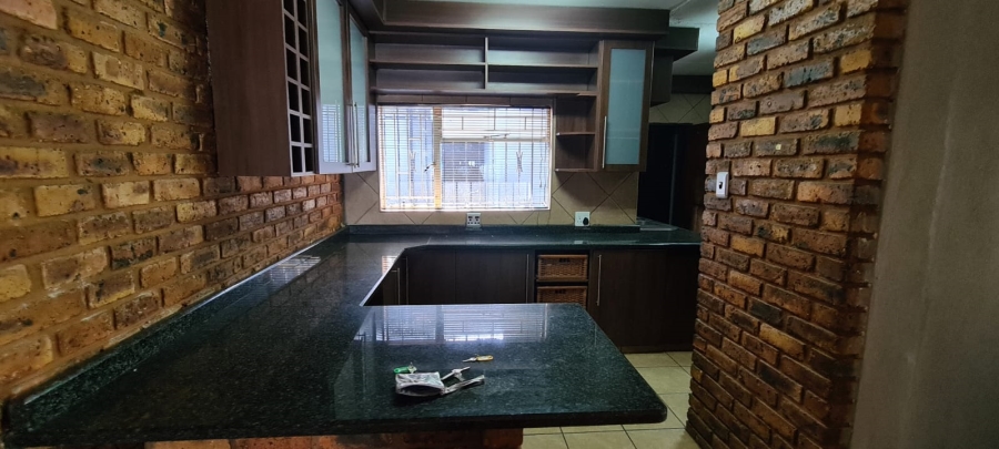 To Let 4 Bedroom Property for Rent in Modder East Gauteng
