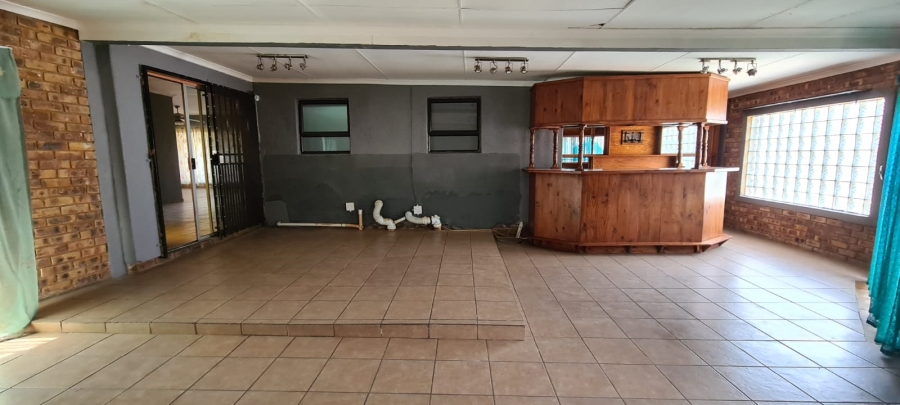 To Let 4 Bedroom Property for Rent in Modder East Gauteng